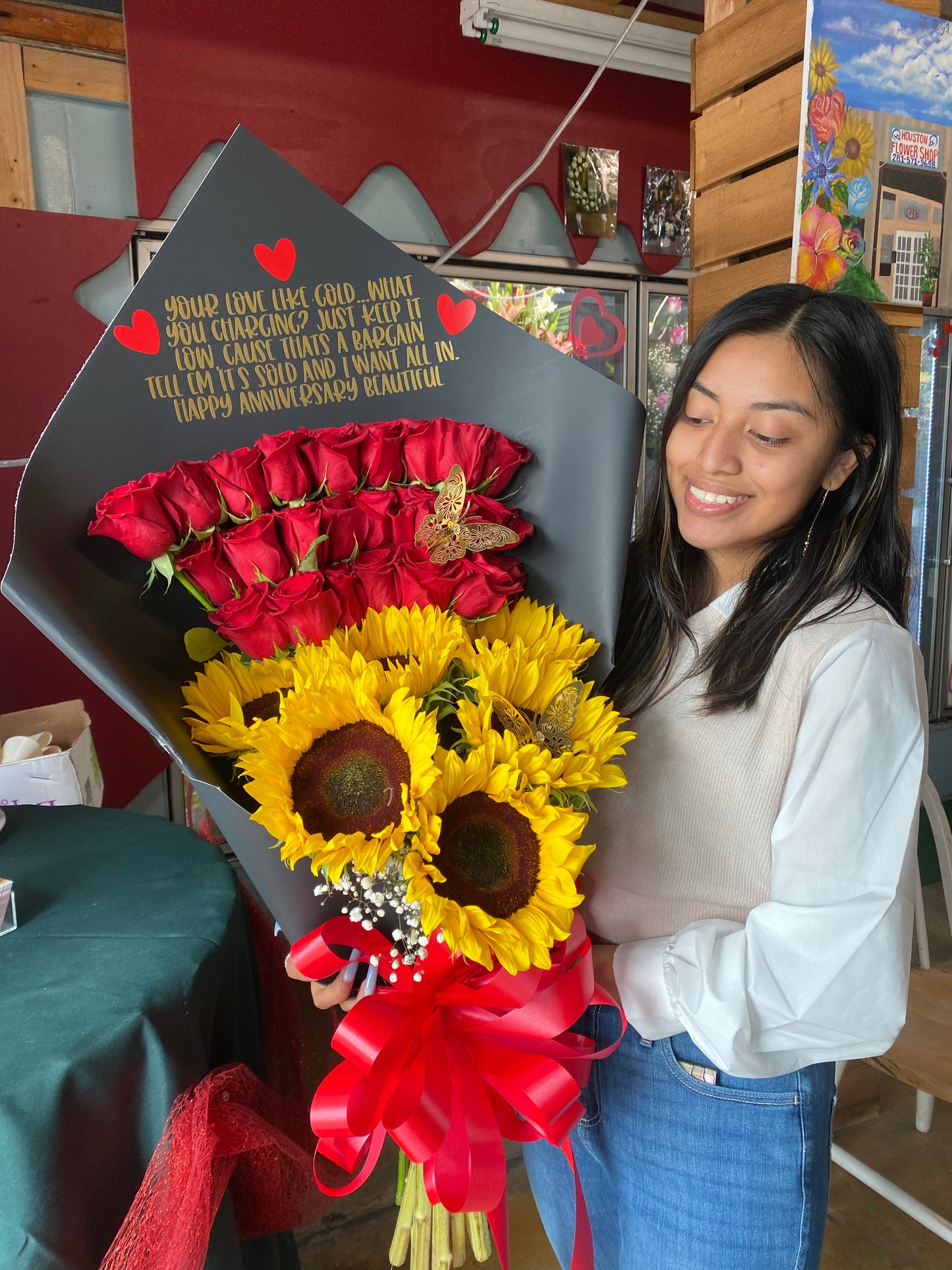 Flat style big rose and sunflower bouquet